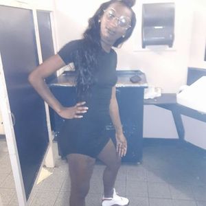 Meet your Posher, Queena